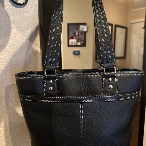 Coach Vintage 2009 Woman’s Black Leather Tote Bag - Picture 2 of 9